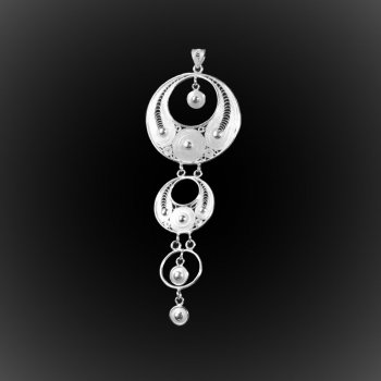 Pendentif Eclipse Longue en broderie d'argent Pendentif Eclipse Longue en broderie d'argent