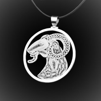Pendentif Bélier en broderie d'argent Pendentif Bélier en broderie d'argent