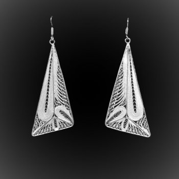 Boucles d'oreilles Delta en broderie d'argent Boucles d'oreilles Delta en broderie d'argent