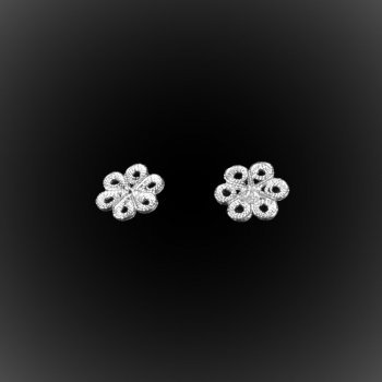 Clous d'oreilles Le trèfle irlandais en broderie d'argent Clous d'oreilles Le trèfle irlandais en broderie d'argent