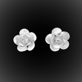 Clous d'oreilles Rose des vents en broderie d'argent Clous d'oreilles Rose des vents en broderie d'argent