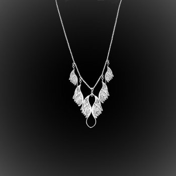 Collier Ailes d'ange en broderie d'argent Collier Ailes d'ange en broderie d'argent