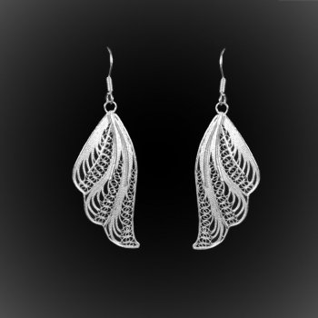 Boucles d'oreilles La fée Clochette en broderie d'argent Boucles d'oreilles La fée Clochette en broderie d'argent
