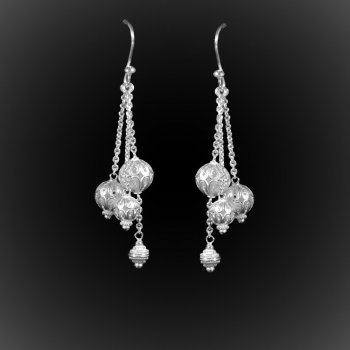 Boucles d'oreilles Shamballa en broderie d'argent Boucles d'oreilles Shamballa en broderie d'argent