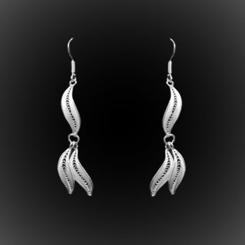 Boucles d'oreilles Plume d'oie en broderie d'argent Boucles d'oreilles Plume d'oie en broderie d'argent