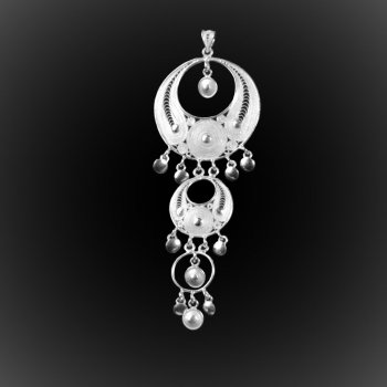 Pendentif Eclipse Pendante en broderie d'argent Pendentif Eclipse Pendante en broderie d'argent