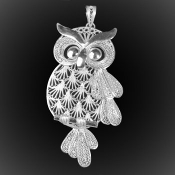Pendentif Hibou en broderie d'argent Pendentif Hibou en broderie d'argent