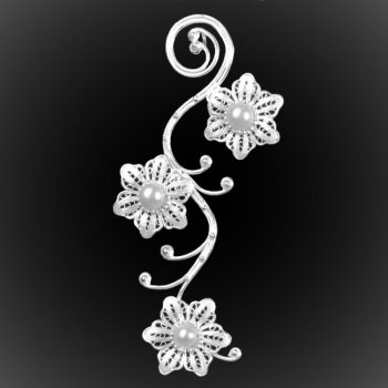 Pendentif Lune de Miel en broderie d'argent Pendentif Lune de Miel en broderie d'argent