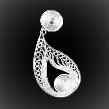 Pendentif Plume de paon en broderie d'argent Pendentif Plume de paon en broderie d'argent