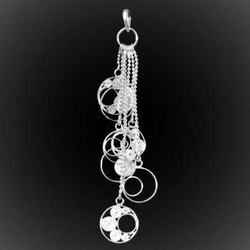 Pendentif Voie lactée en broderie d'argent Pendentif Voie lactée en broderie d'argent