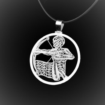 Pendentif Sagittaire en broderie d'argent Pendentif Sagittaire en broderie d'argent