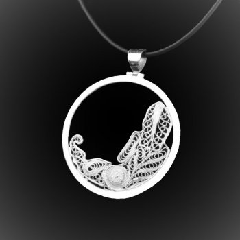 Pendentif Vierge en broderie d'argent Pendentif Vierge en broderie d'argent