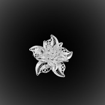 Broche Pendentif Nénuphar en broderie d'argent Broche Pendentif Nénuphar en broderie d'argent