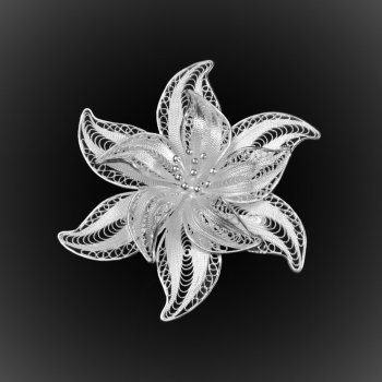 Broche La belle de nuit en broderie d'argent Broche La belle de nuit en broderie d'argent
