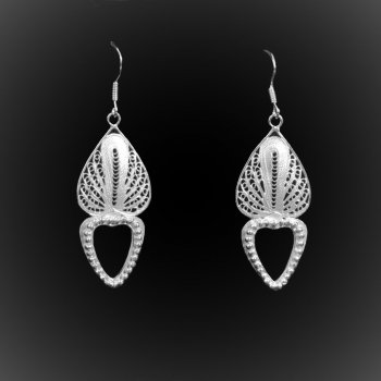 Boucles d'oreilles Anthurium en broderie d'argent Boucles d'oreilles Anthurium en broderie d'argent