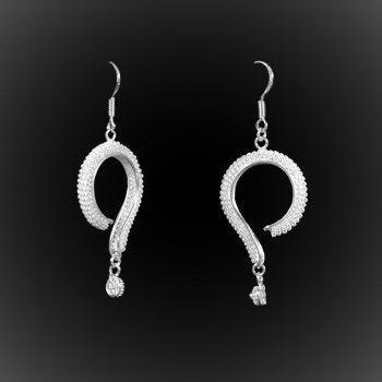 Boucles d'oreilles Guess What ? en broderie d'argent Boucles d'oreilles Guess What ? en broderie d'argent