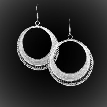 Boucles d'oreilles Créoles en broderie d'argent Boucles d'oreilles Créoles en broderie d'argent