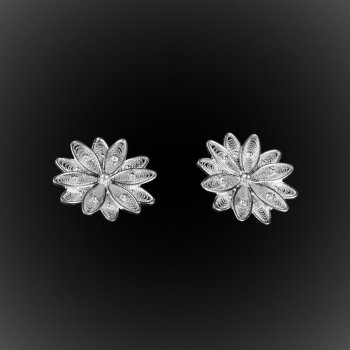 Clous d'oreilles Mandala en broderie d'argent Clous d'oreilles Mandala en broderie d'argent