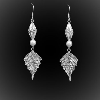 Boucles d'oreilles Feuille de chêne longues en broderie d'argent Boucles d'oreilles Feuille de chêne longues en broderie d'argent