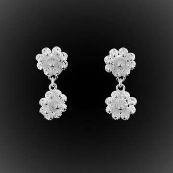 Boucles d'oreilles Fleur d'étoiles en broderie d'argent Boucles d'oreilles Fleur d'étoiles en broderie d'argent