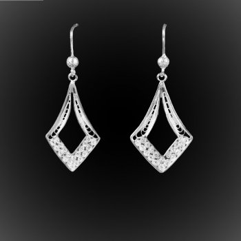 Boucles d'oreilles Les âmes soeurs en broderie d'argent Boucles d'oreilles Les âmes soeurs en broderie d'argent