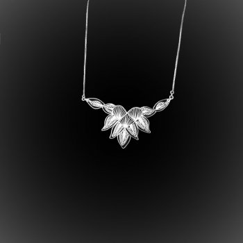 Collier Coeur en fleur en broderie d'argent Collier Coeur en fleur en broderie d'argent