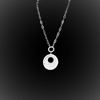 Collier A la croisée des Mondes en broderie d'argent Collier A la croisée des Mondes en broderie d'argent