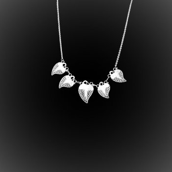 Collier Love me en broderie d'argent Collier Love me en broderie d'argent