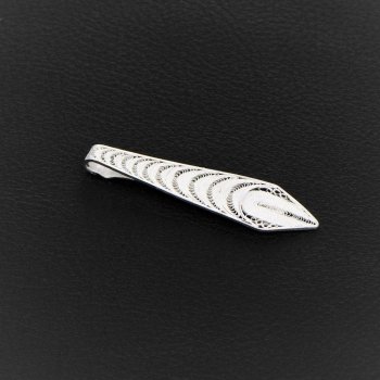 Pince à cravate bout pointu en broderie d'argent Pince à cravate bout pointu en broderie d'argent