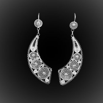 Boucles d'oreilles Courbes en broderie d'argent Boucles d'oreilles Courbes en broderie d'argent
