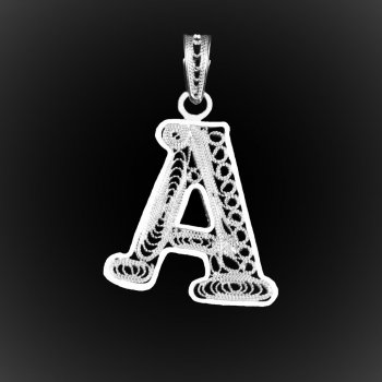 Pendentif Initiale "A" en broderie d'argent Pendentif Initiale "A" en broderie d'argent