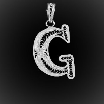 Pendentif Initiale "G" en broderie d'argent Pendentif Initiale "G" en broderie d'argent