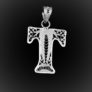 Pendentif Initiale "T" en broderie d'argent Pendentif Initiale "T" en broderie d'argent