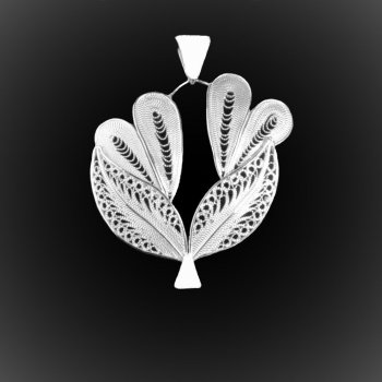 Pendentif Bouquet d'amour en broderie d'argent Pendentif Bouquet d'amour en broderie d'argent