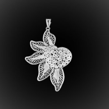 Pendentif Coeur ensoleillé en broderie d'argent Pendentif Coeur ensoleillé en broderie d'argent
