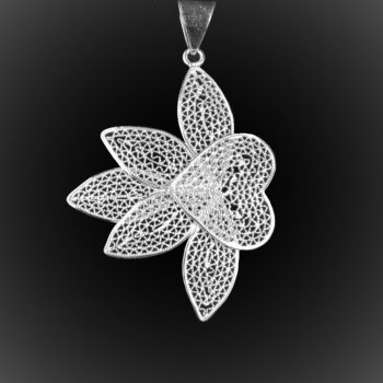 Pendentif Le Coeur mythique en broderie d'argent Pendentif Le Coeur mythique en broderie d'argent