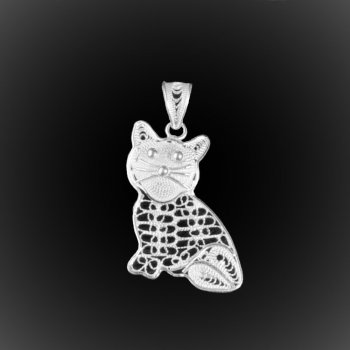 Pendentif Minou en broderie d'argent Pendentif Minou en broderie d'argent