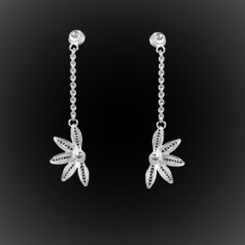 Boucles d'oreilles Hawaiian Dream pendantes en broderie d'argent Boucles d'oreilles Hawaiian Dream pendantes en broderie d'argent