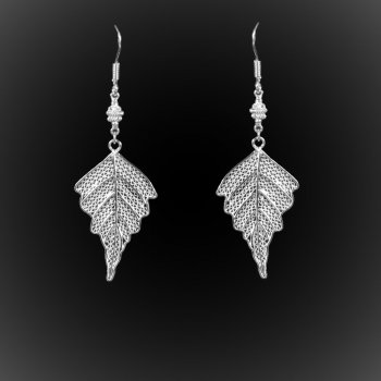 Boucles d'oreilles Feuille de chêne courtes en broderie d'argent Boucles d'oreilles Feuille de chêne courtes en broderie d'argent
