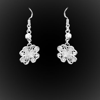 Boucles d'oreilles Giulia en broderie d'argent Boucles d'oreilles Giulia en broderie d'argent
