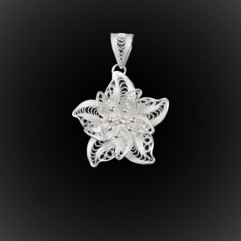 Pendentif Grand Nénuphar en broderie d'argent Pendentif Grand Nénuphar en broderie d'argent