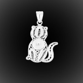 Pendentif My little cat en broderie d'argent Pendentif My little cat en broderie d'argent