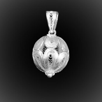 Pendentif Tibétain en broderie d'argent Pendentif Tibétain en broderie d'argent
