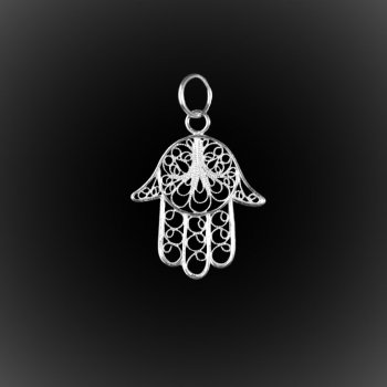 Pendentif Main de Fatma en broderie d'argent Pendentif Main de Fatma en broderie d'argent