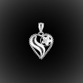 Pendentif Dentelle d'amour en broderie d'argent Pendentif Dentelle d'amour en broderie d'argent