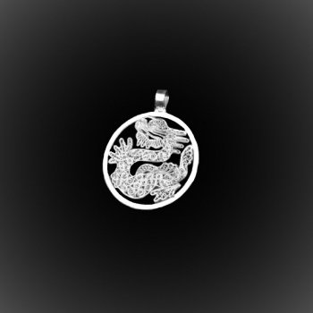 Pendentif Dragon en broderie d'argent Pendentif Dragon en broderie d'argent