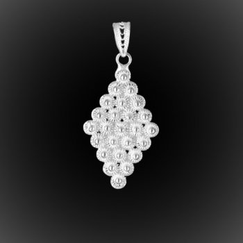 Pendentif Rhombe d'étoiles en broderie d'argent Pendentif Rhombe d'étoiles en broderie d'argent