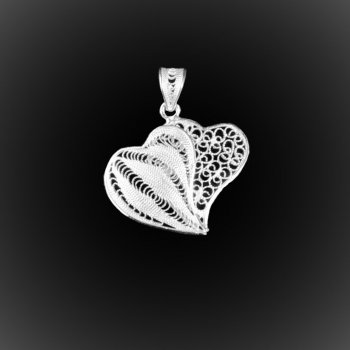 Pendentif Nos coeurs enlacés en broderie d'argent Pendentif Nos coeurs enlacés en broderie d'argent