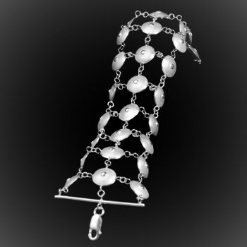 Bracelet Nefertiti en broderie d'argent Bracelet Nefertiti en broderie d'argent