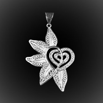 Pendentif Coeur en fête en broderie d'argent Pendentif Coeur en fête en broderie d'argent